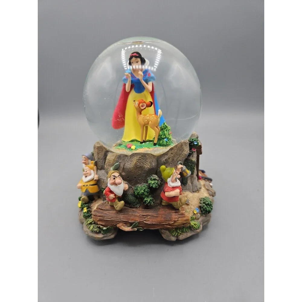 6” Disney Snow White And The Seven Dwarfs Heigh Ho Snow globe Music